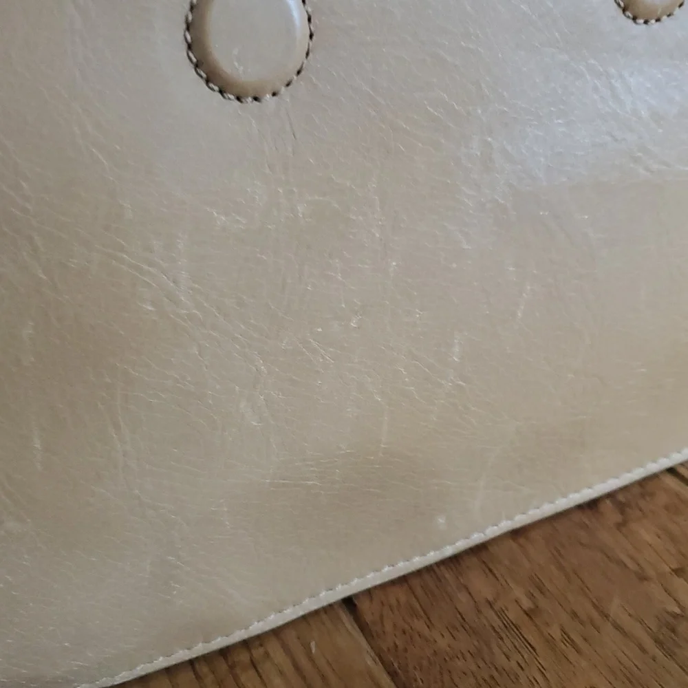 Gathre pebbled leather